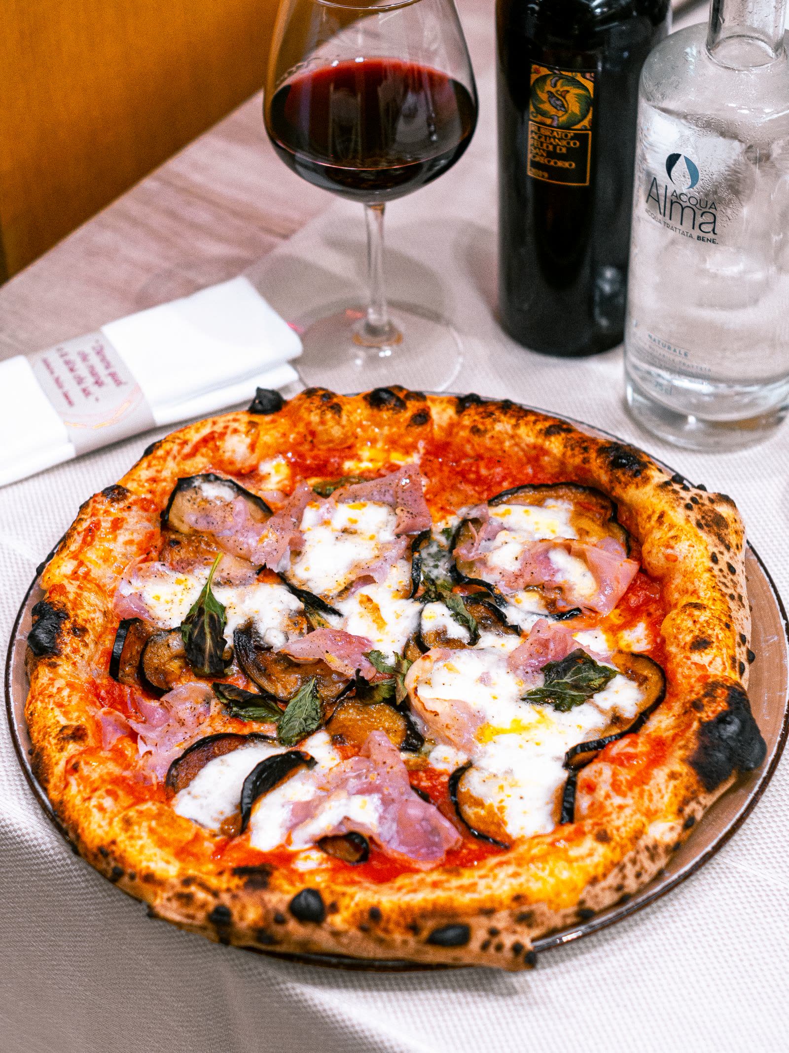Pizza Diavola uit de houtoven